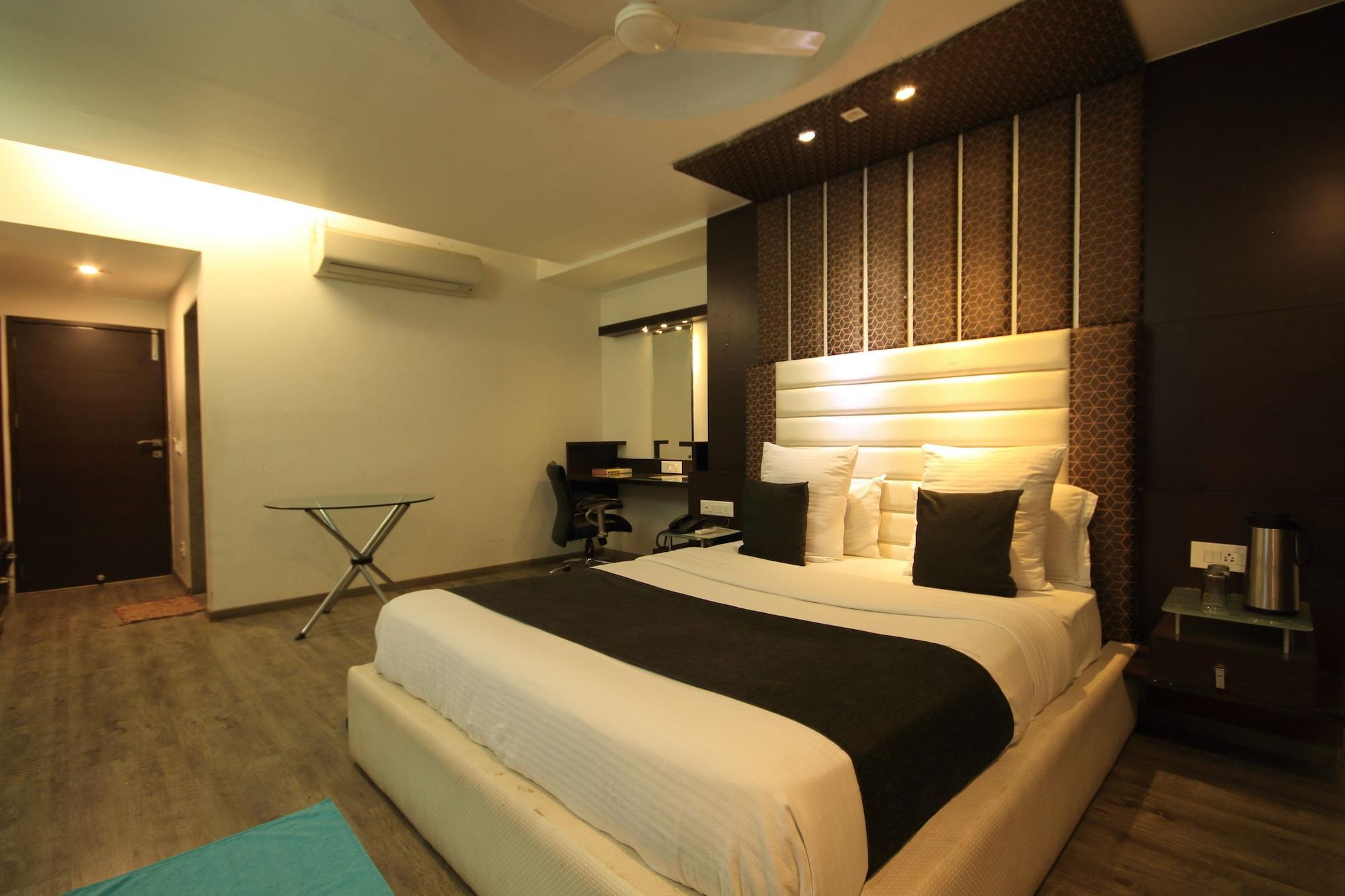 Fabhotel Kadamb Inn Ahmedabad Exterior foto