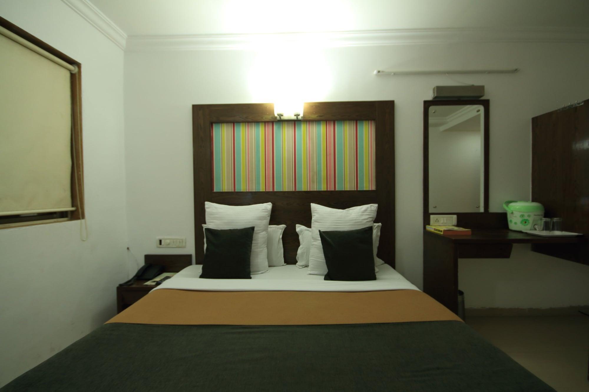 Fabhotel Kadamb Inn Ahmedabad Exterior foto