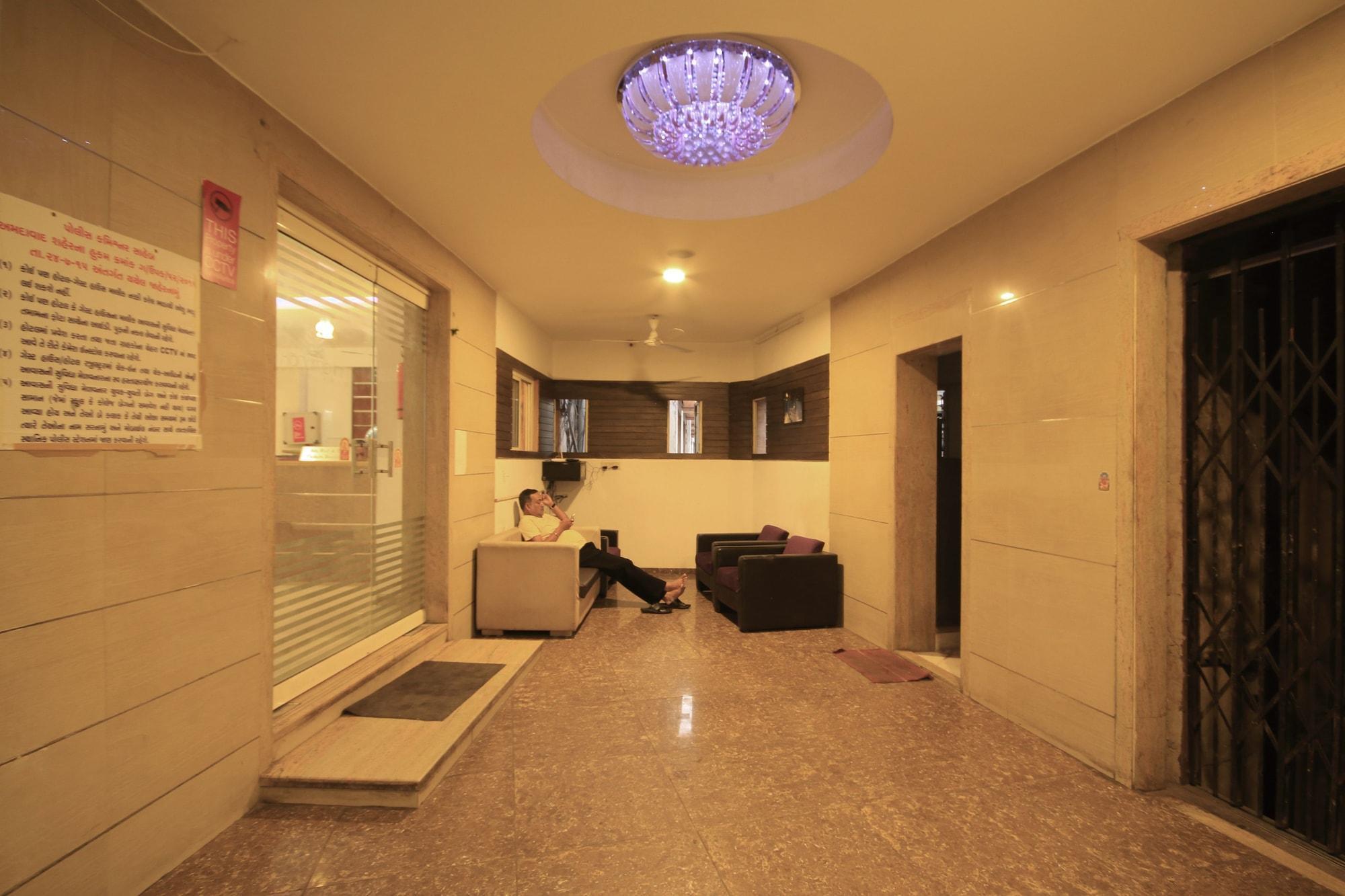 Fabhotel Kadamb Inn Ahmedabad Exterior foto